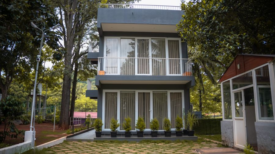 Cedar Suite with Balcony in Yelagiri, Tamil Nadu
