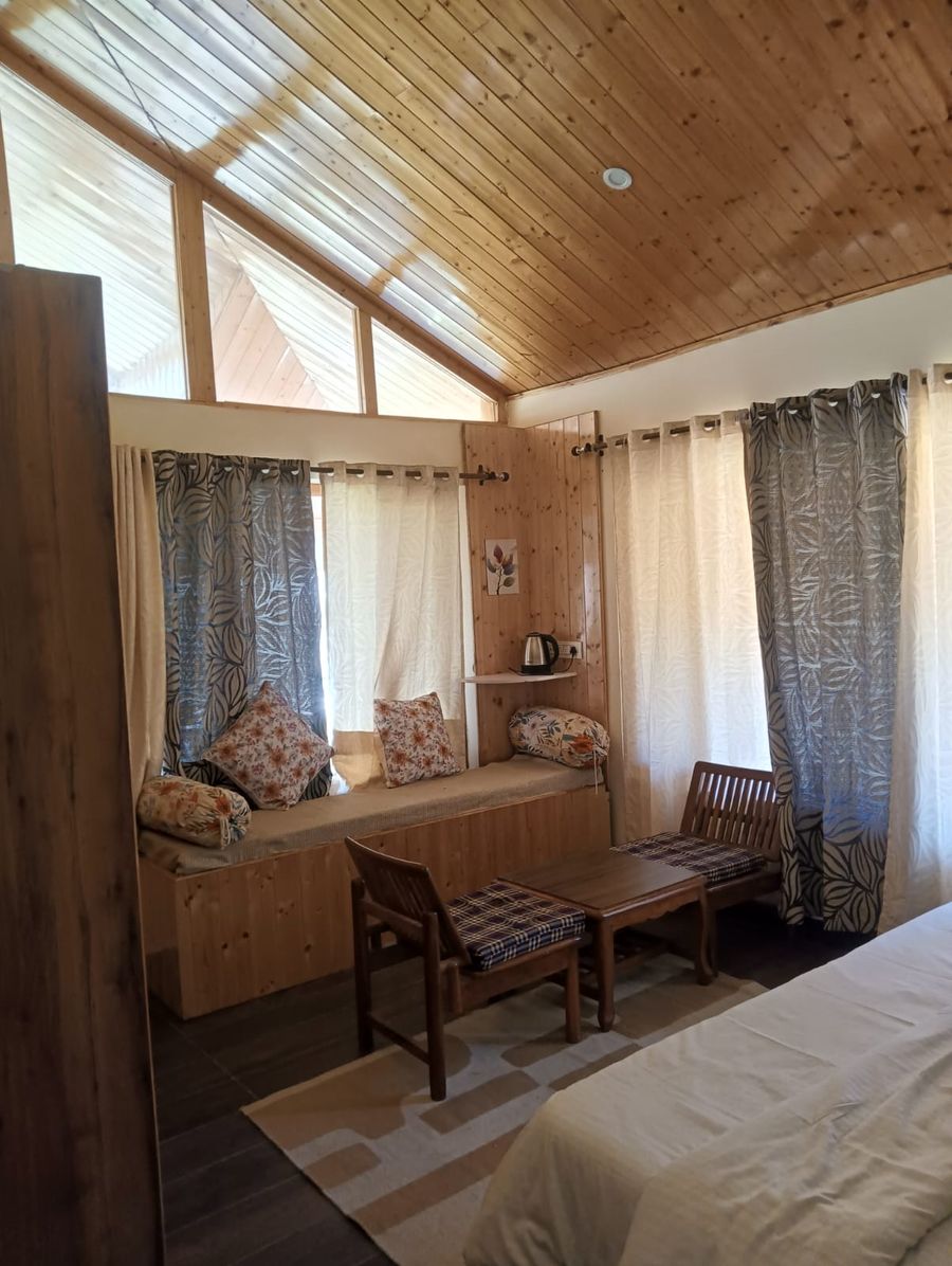 Deluxe Room Independent balcony Mountain view in Manali, himachal pradesh