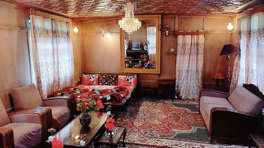 Houseboat Taj palace in Srinagar, Jammu and Kashmir