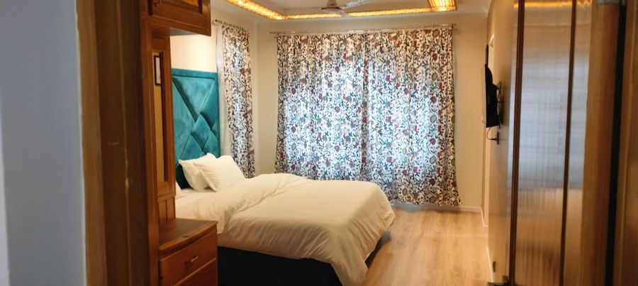 New Zamrood Holiday Home in Srinagar, Jammu and Kashmir
