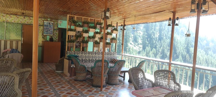 Cloudwalker Inn in Banjar, Himachal pradesh