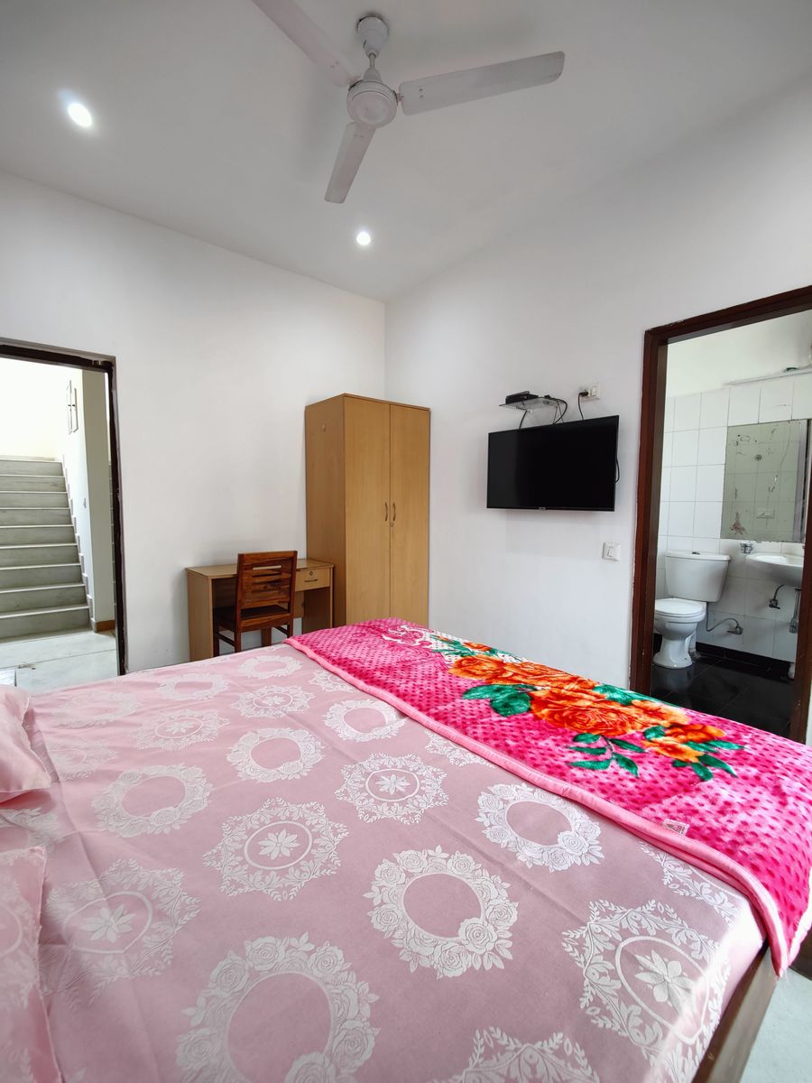 Hometown Stays - Single Occupancy without Balcony in Gurugram, Haryana