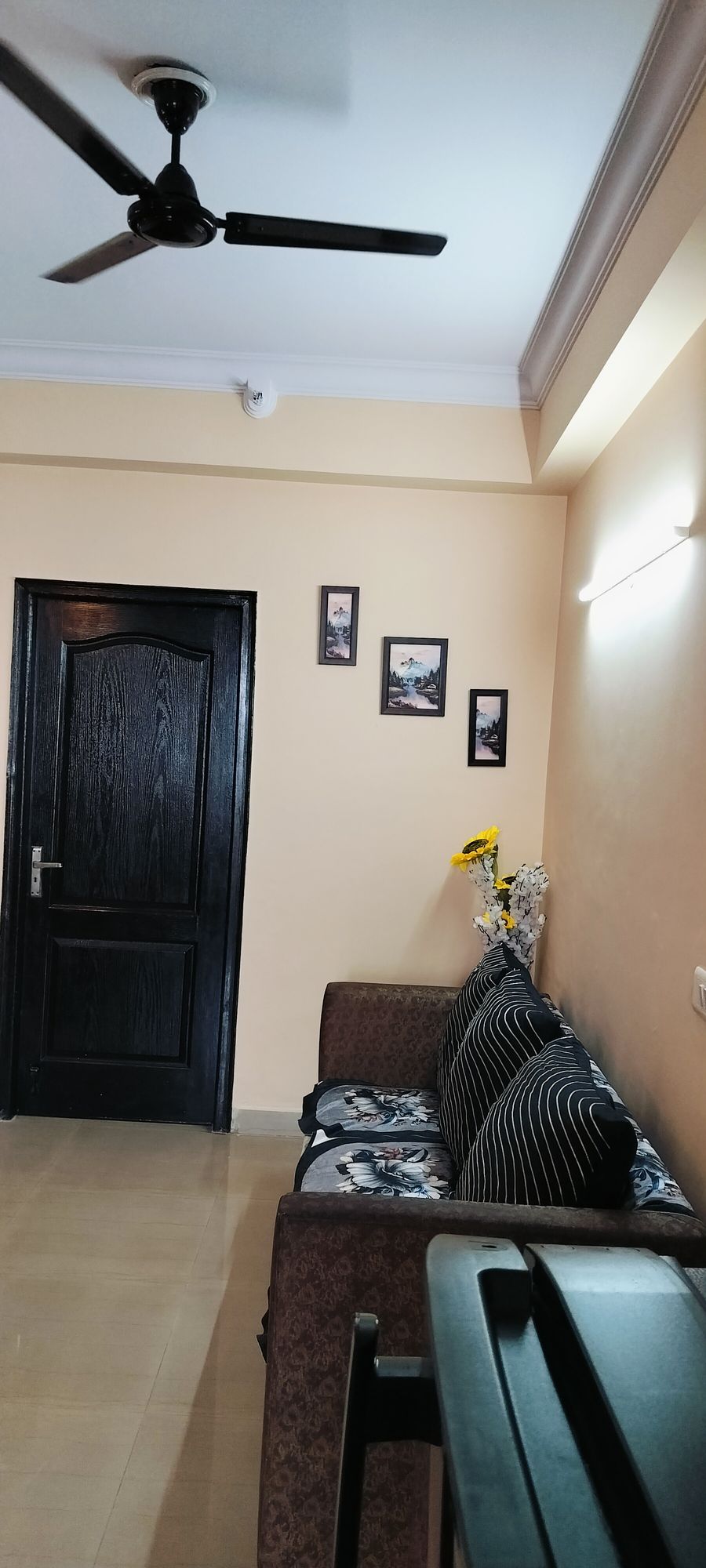 Fully Furnished Cozy apartment in Ghaziabad, Uttar Pradesh