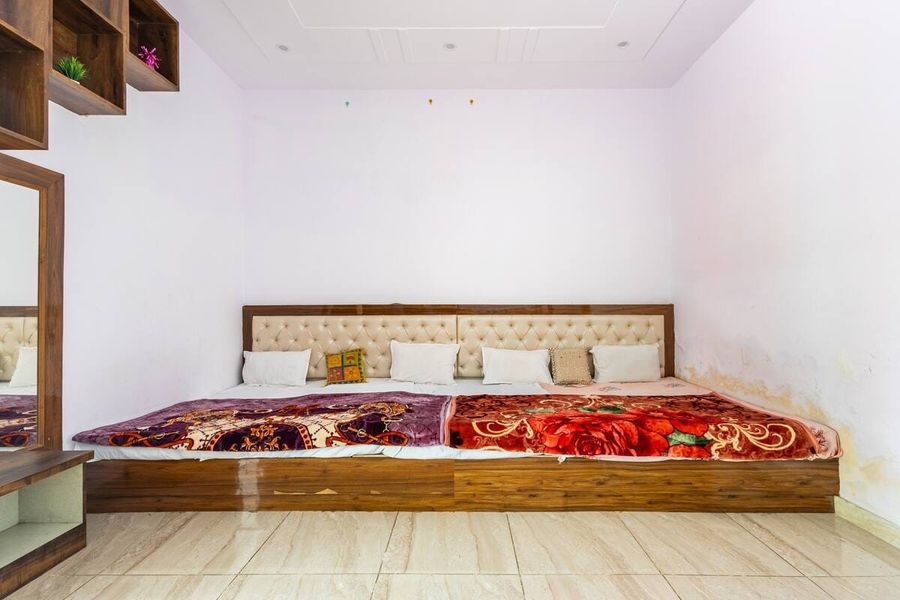 Spacious bedroom with double bed stay viable farm house