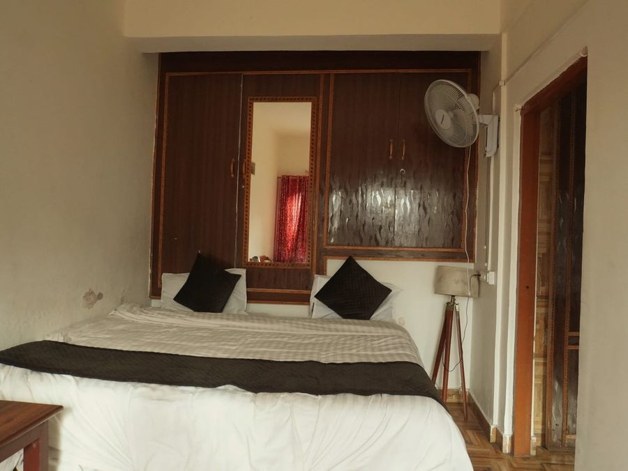 Cozy double bed room interior pushp homestay mussoorie
