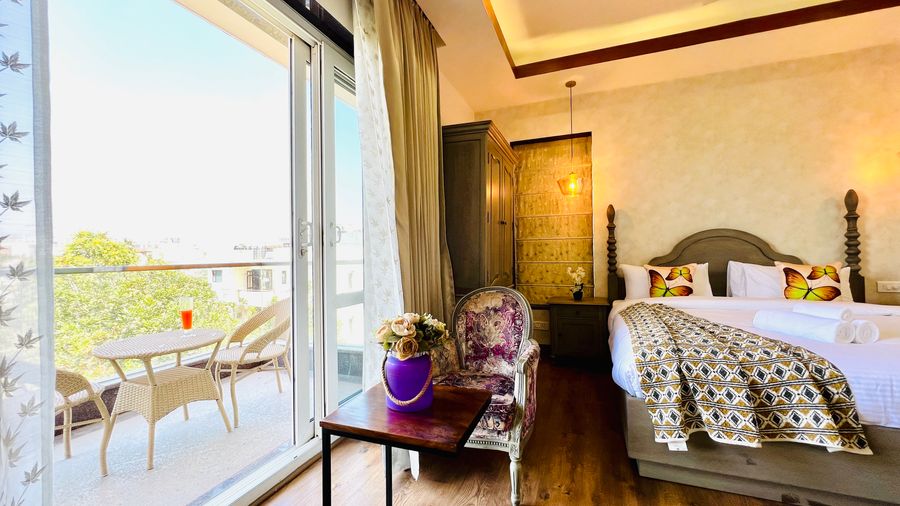 BluO Studio Medanta Medicity, Bathtub, Balcony in Gurgaon, Haryana