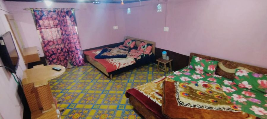 Hotel New Green View in Srinagar, Jammu and kashmir