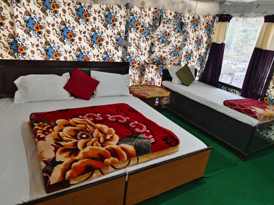 Cottage and rooms available with naturl river pool in Mandal, Uttarakhand
