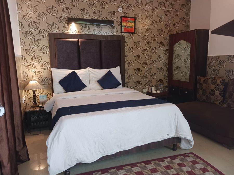 Deluxe double bedroom ceyone classic fall resort