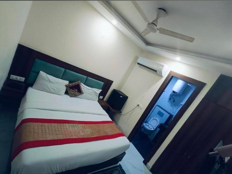 Glace stay in New Delhi, Delhi