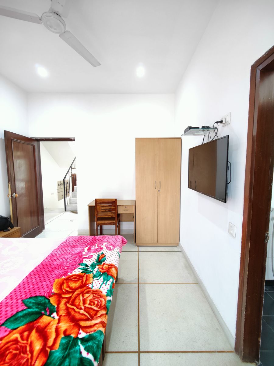 Hometown Stays - Single Occupancy without Balcony in Gurugram, Haryana
