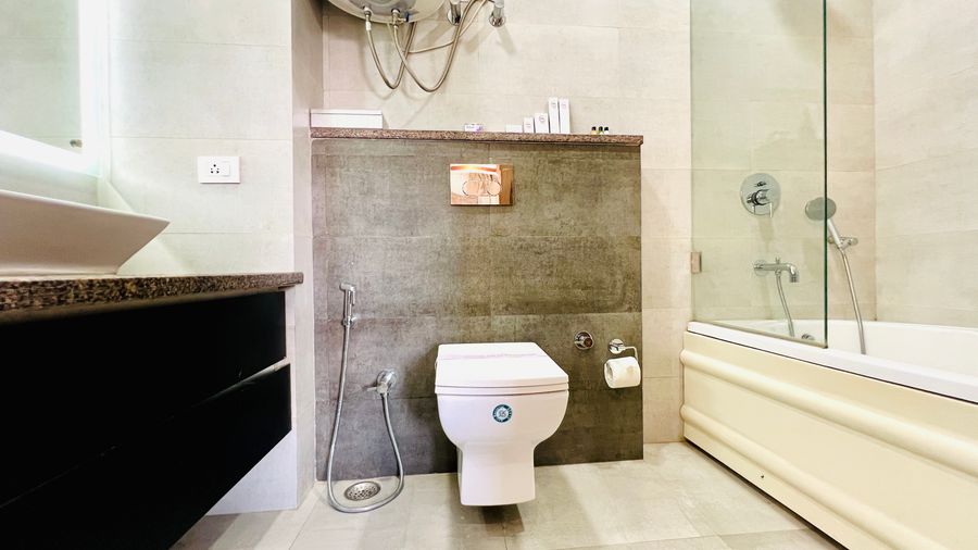 BluO Studio Medanta Medicity, Bathtub, Balcony in Gurgaon, Haryana