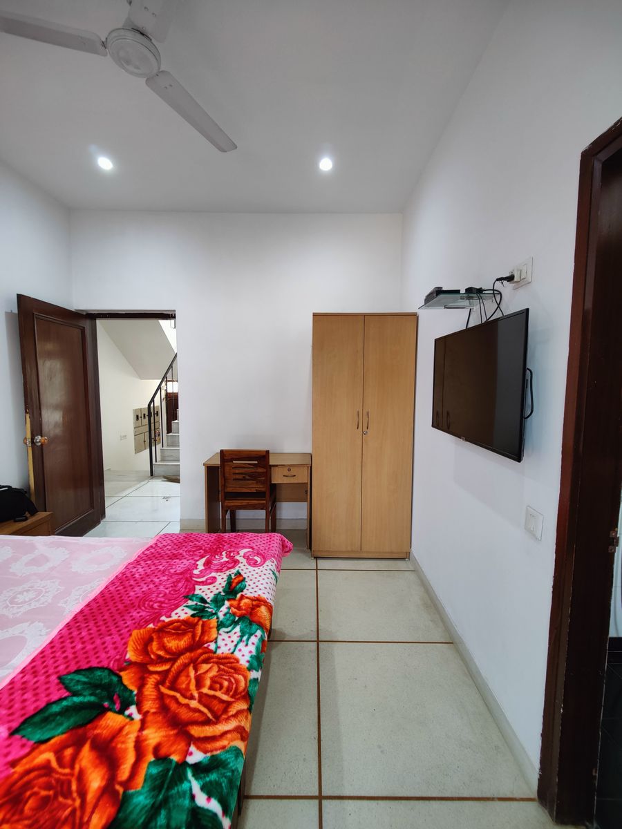 Hometown Stays - Single Occupancy without Balcony in Gurugram, Haryana