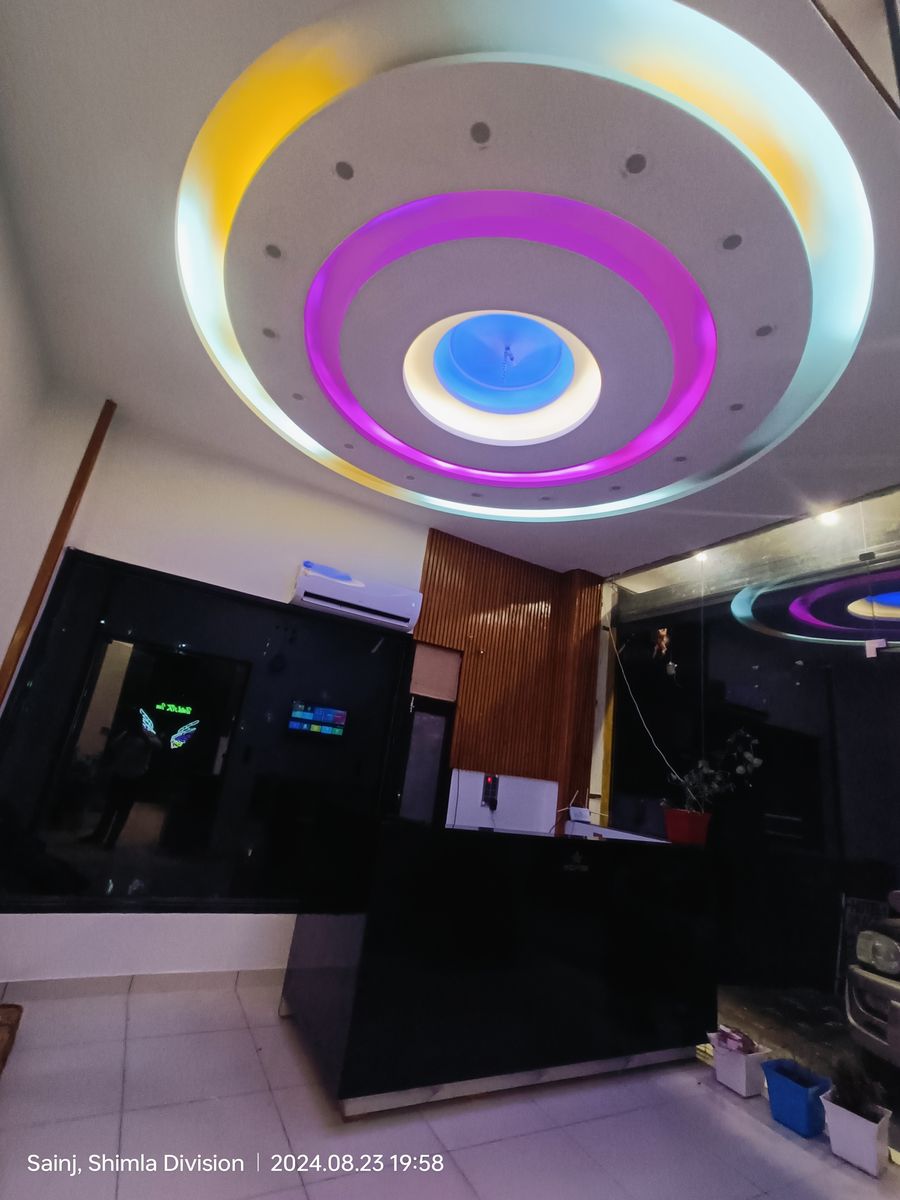 The Deluxe room of Hotel The AK Inn will give you in Sainj-Chopal-Nerwa Road, Shimla Division, Himachal Pradesh
