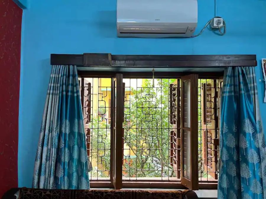 Home away from home in city with a Garden View in Kolkata, West Bengal