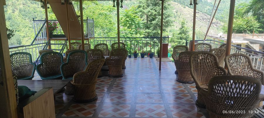Cloudwalker Inn in Banjar, Himachal pradesh