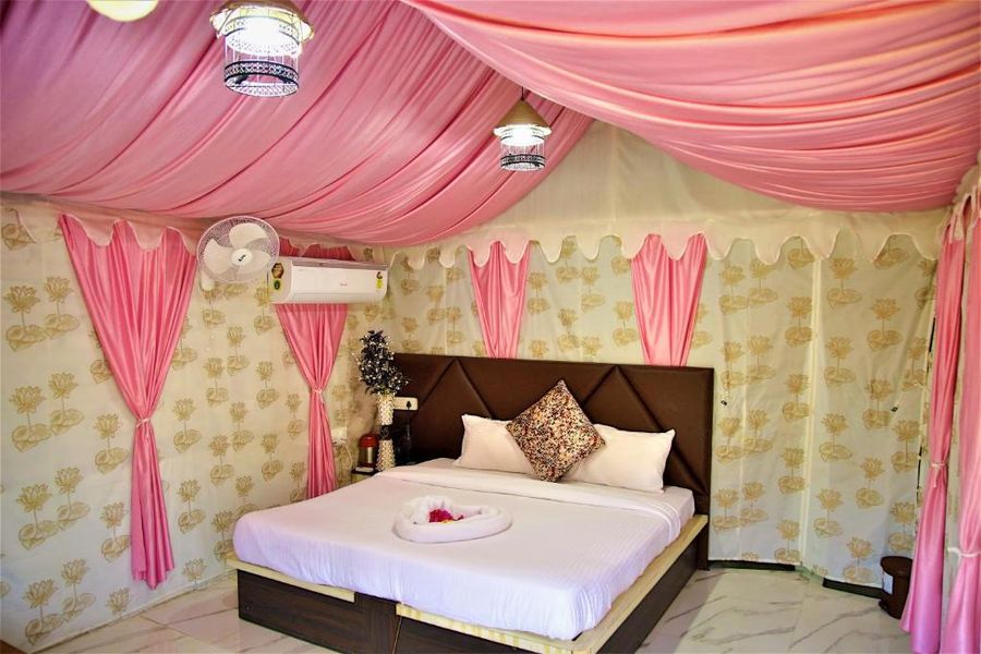 HOA resort with Infiniry Swimming Pool, Shivpuri in Shivpuri, Uttarakhand