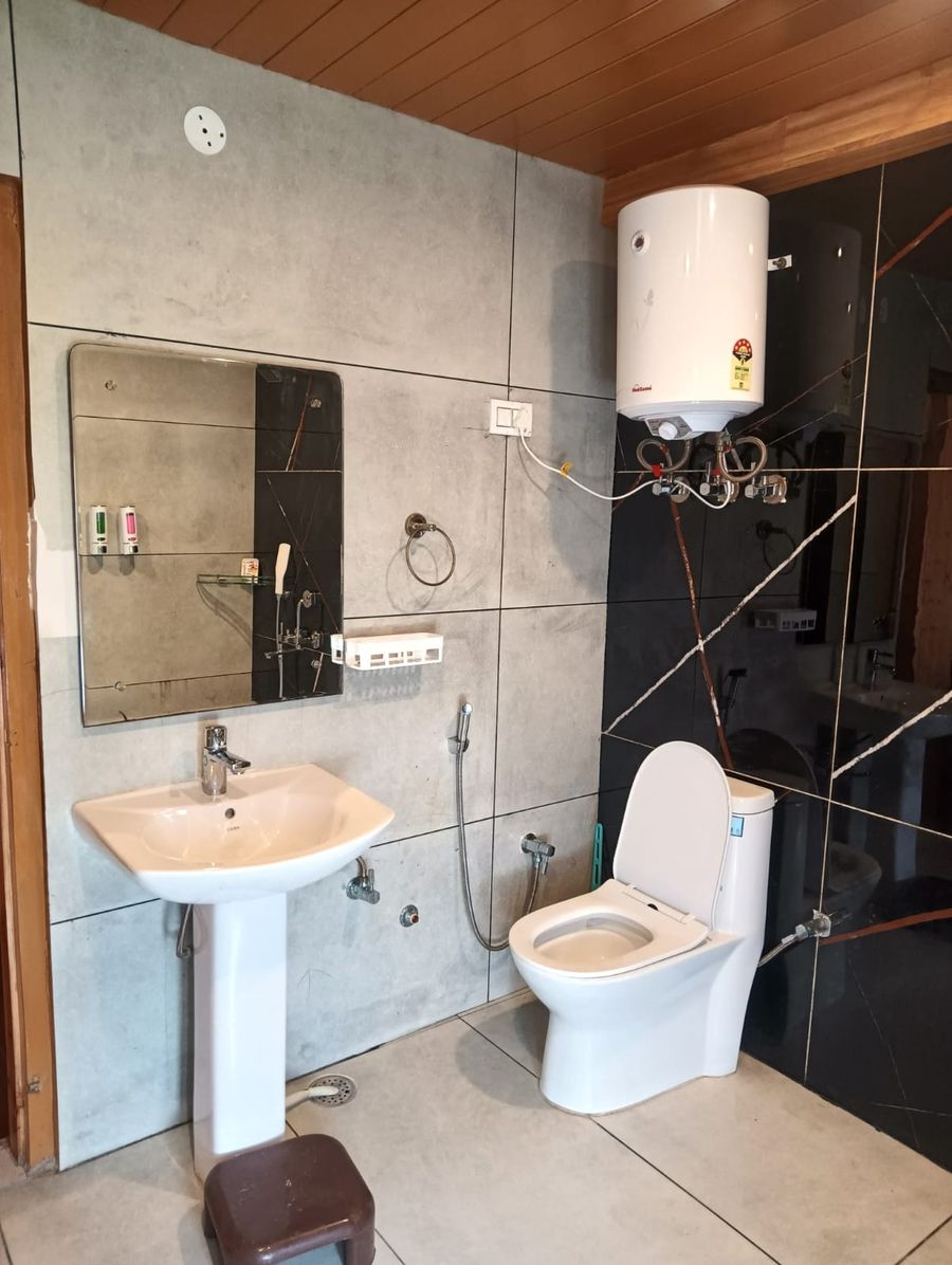 Double Room in Manali, Himachal Pradesh