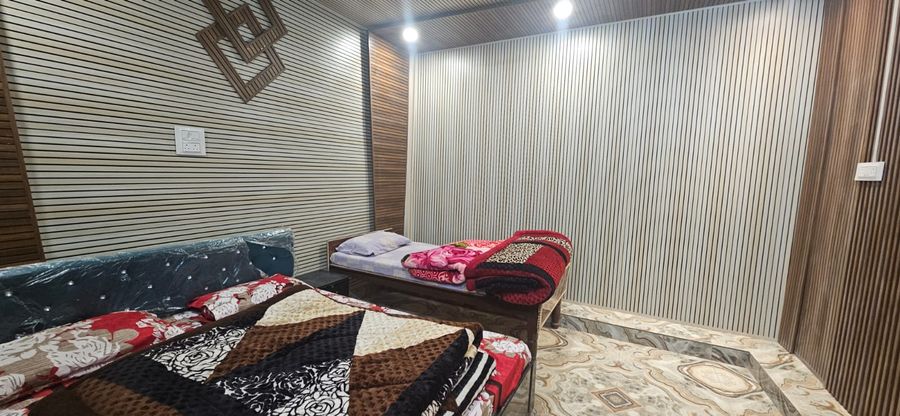 Shri hariom tatsat homestay and restaurant in chandrapuri, uttarakhand