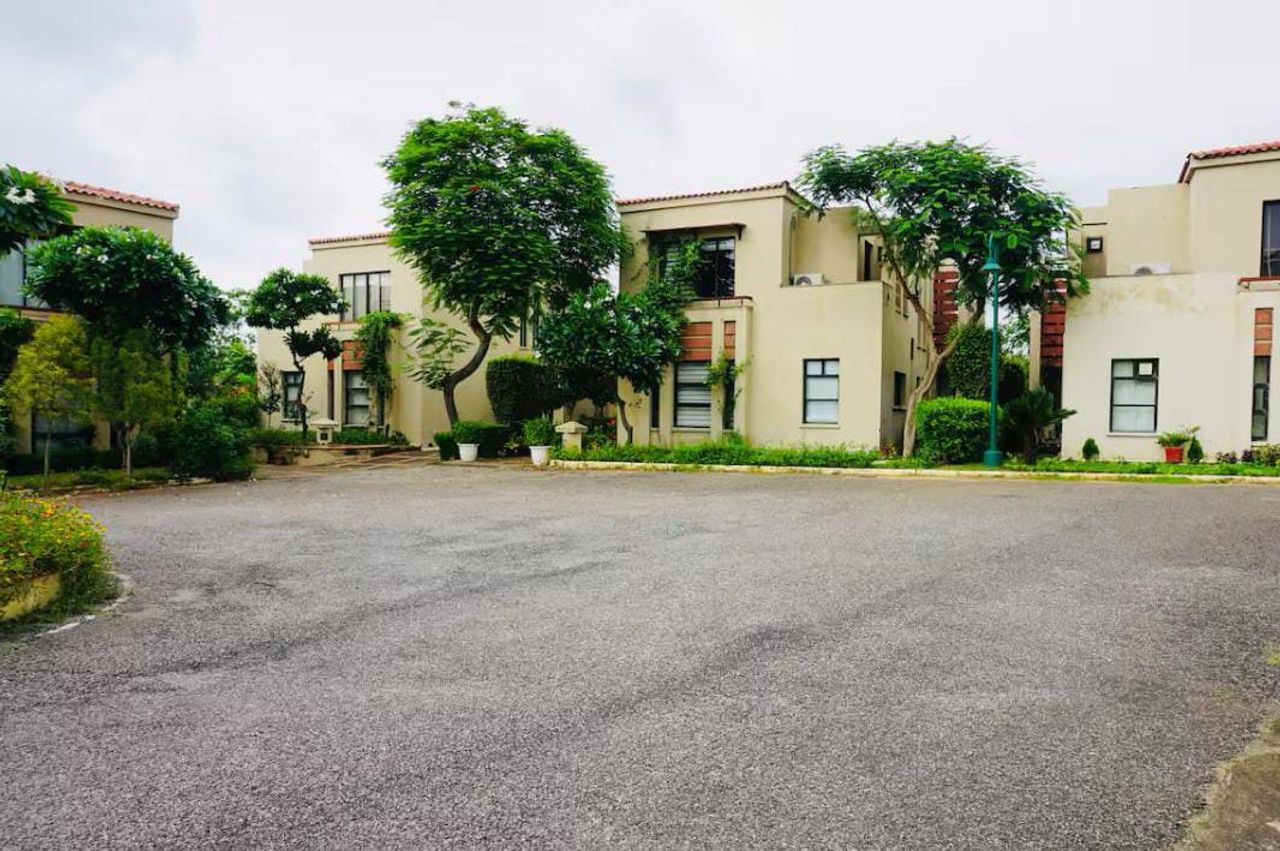 Luxury Golf Resort Near Delhi | Premium Staycation in Manesar, Haryana