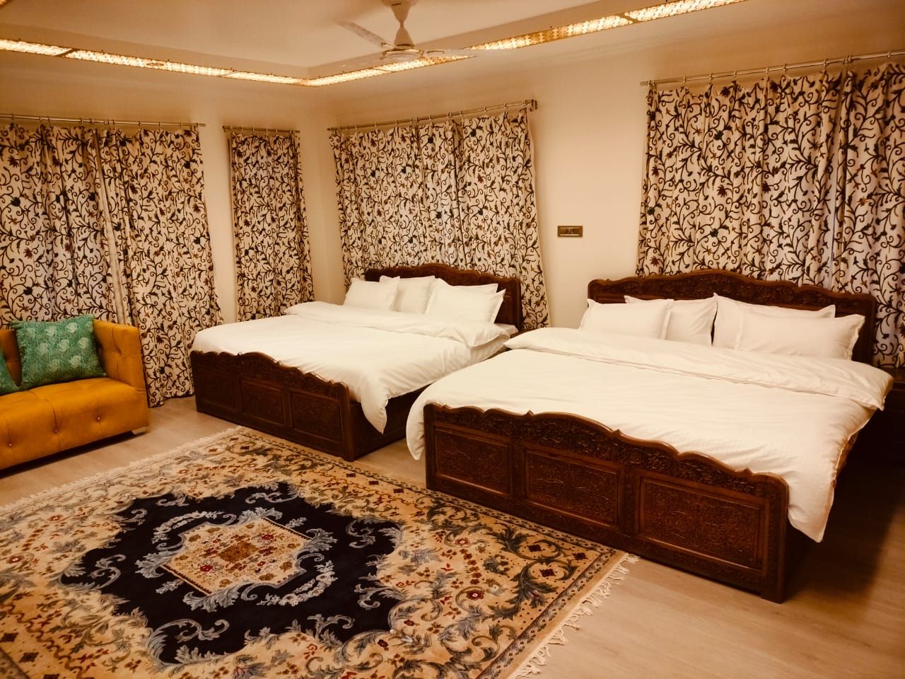 New Zamrood Holiday Home in Srinagar, Jammu and Kashmir