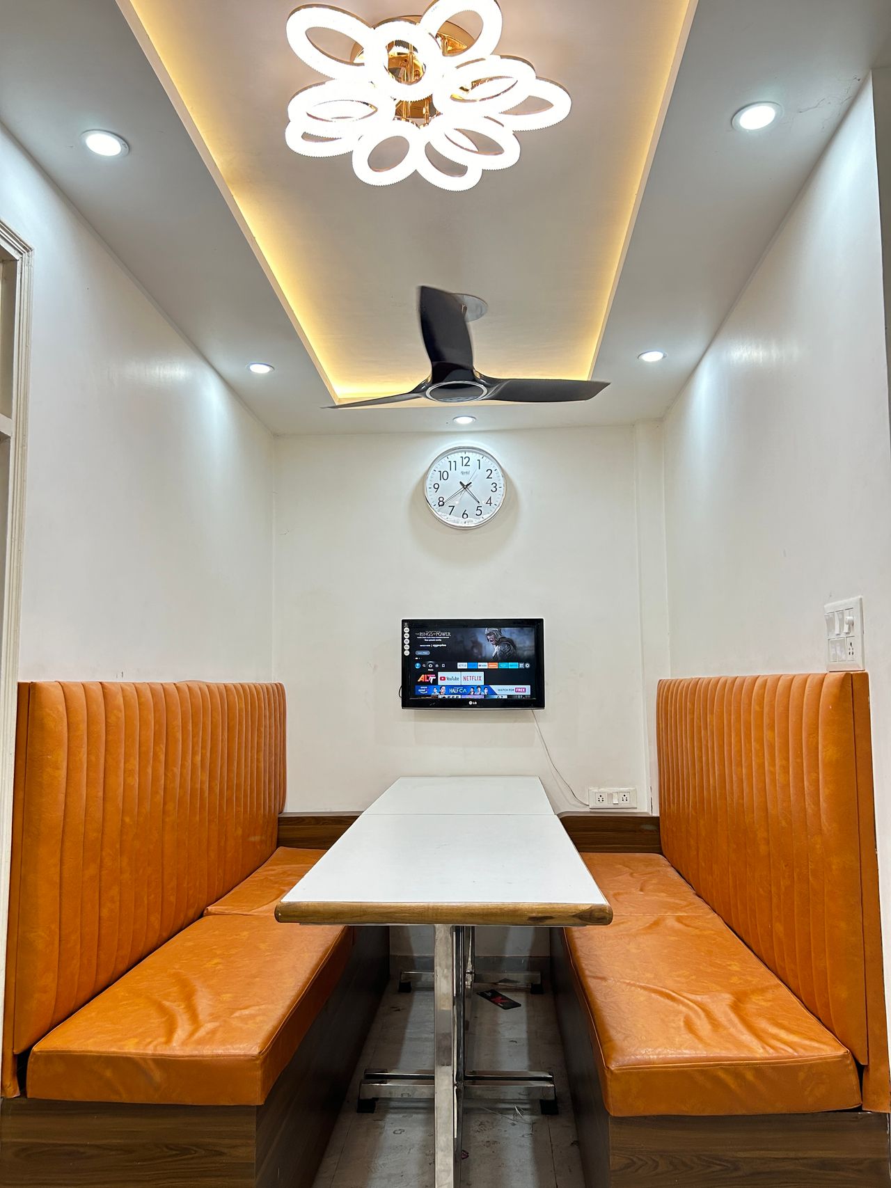 Luxury home stay in kanpur, Uttar Pradesh