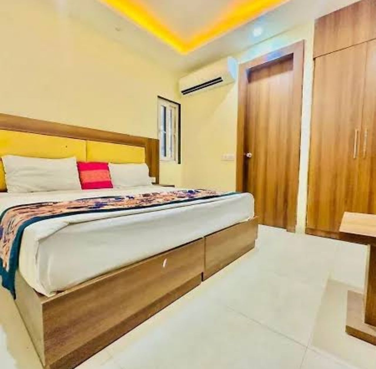 Glace stay in New Delhi, Delhi